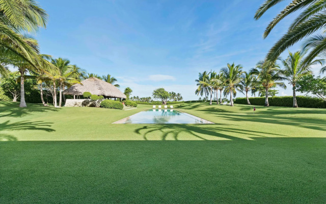 Magnificent 5BR Modern Tropical Villa With Pool
