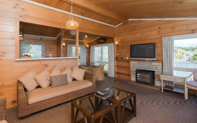 Oasis Beach Motel