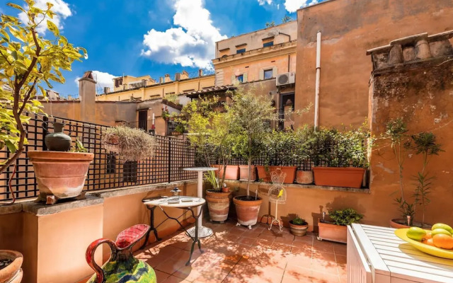 Chiara in Pantheon Apartment With Terrace