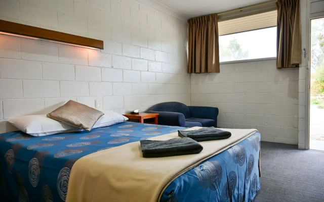 Byer Fountain Motor Inn, Holbrook