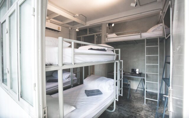 2W Bed & Breakfast Bangkok - Hostel