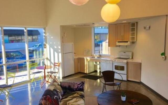 Hostel 512