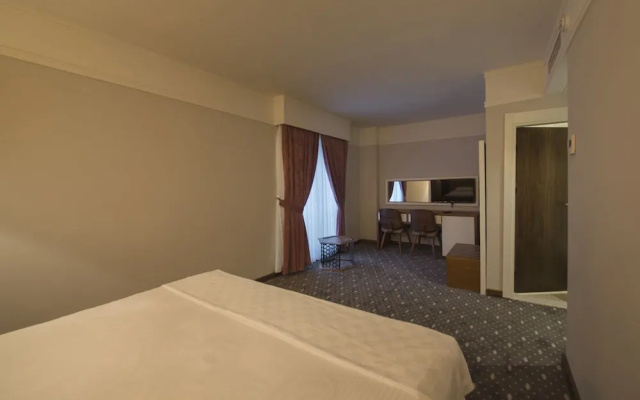 Jolnar Garden Hotel