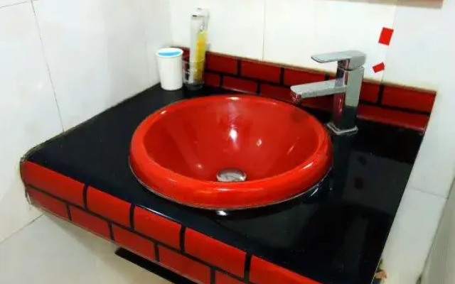 99 Xinyi Hotel (Shanghai Jiuxin Highway Shop)