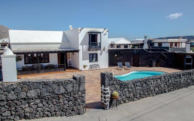 casa los veroles lanzarote