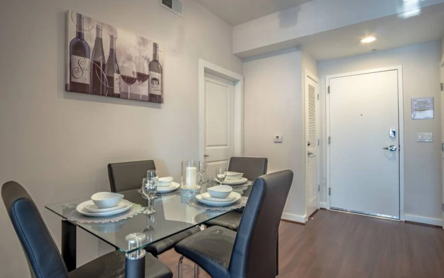 2 Bedroom Modern Apartment Near Buckhead Station