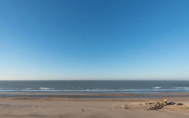 Classic Beach Apartment