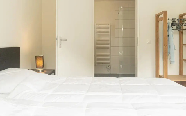 Quiet Lakeside Escape for Four