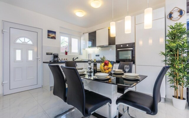 Awesome Home in Brzac With Wifi and 2 Bedrooms