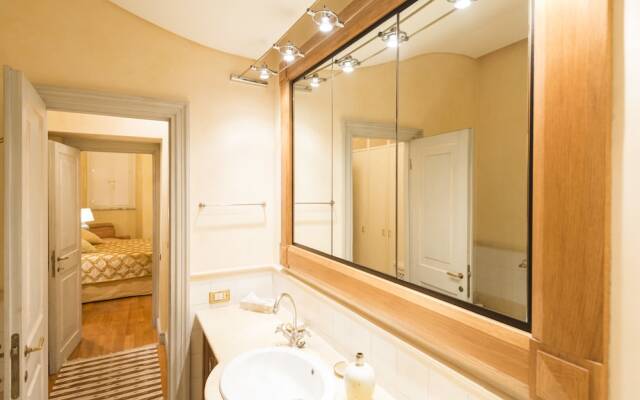 lolART  luxury at Spanish Steps