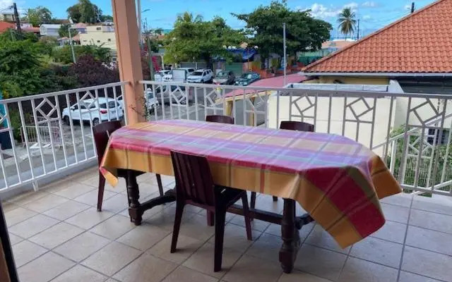 Vaste appartement rénové au cœur de STE ANNE