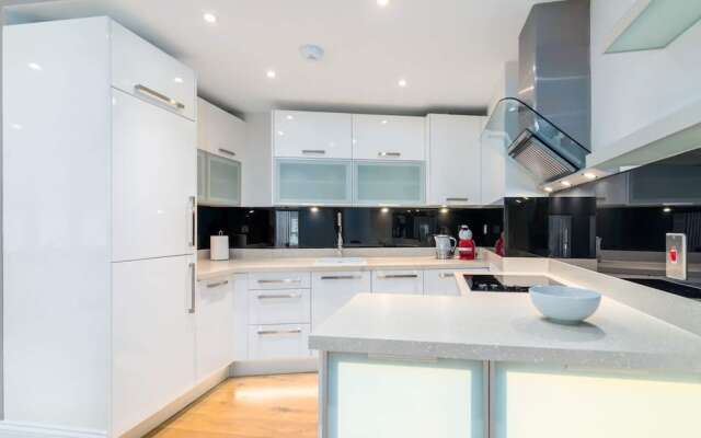 Modern 2br Home in Trendy Dalston W Balcony by Guestready