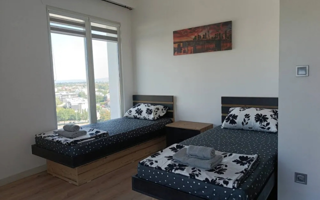 7th Floor Cozy Condo With Parking, Pool, Fitness !