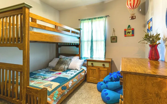 Spacious & Family-friendly! Tamu Townhome w/ Yard