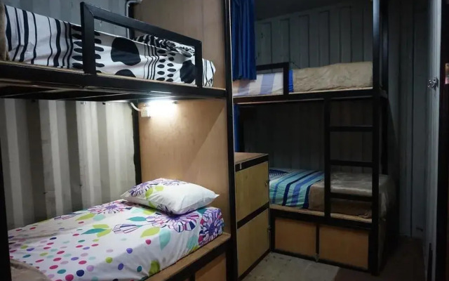 Honey Badger Hut Langkawi - Hostel