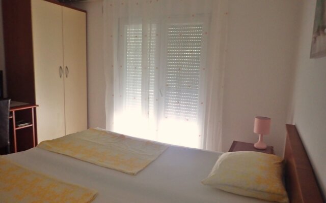 Apartments Studio "Jasna"-150 M From the Beach