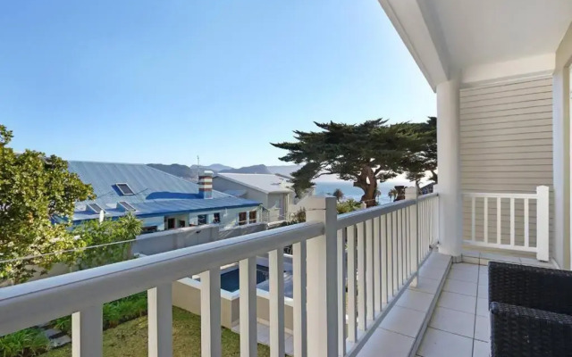 Penguin Haven . Luxury 2 bedroom, Boulders Beach.