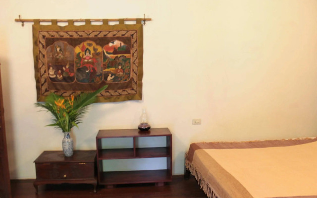 Thai Teak House Garden Homestay
