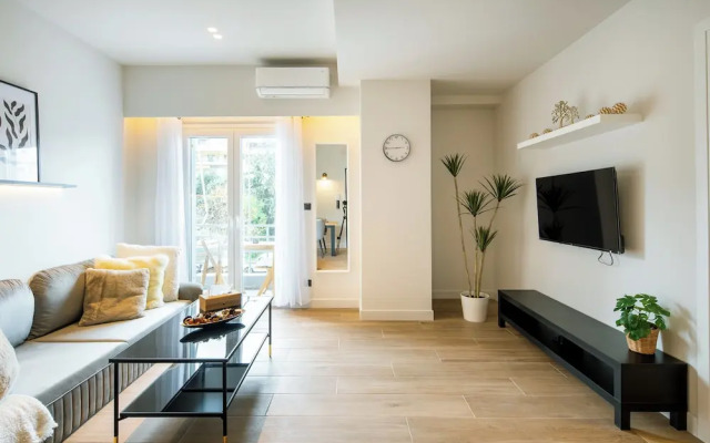 Nova 1-Bedroom Apartment in Athens