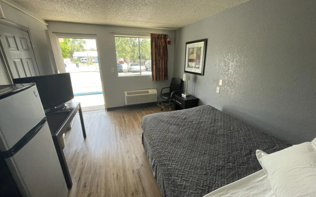 Extend-A-Suites Albuquerque West (ex. Rodeway Inn)