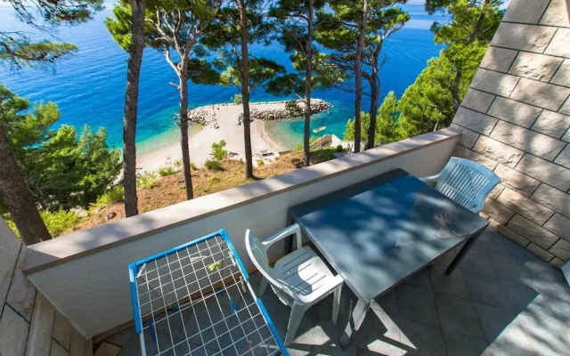 Anka - Amazing Location - SA7