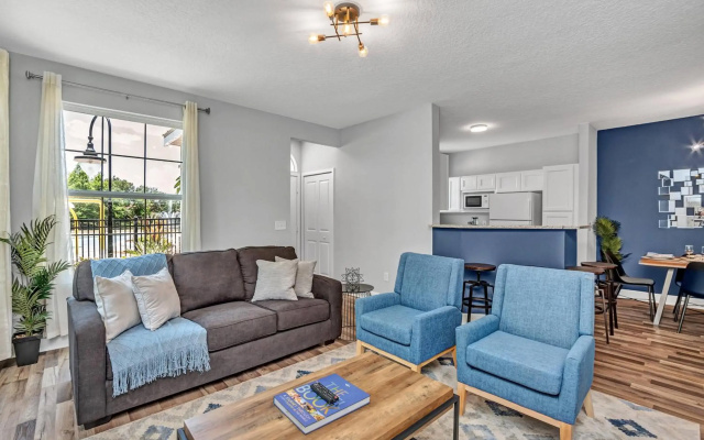 2 Bedroom Vacation Condo (2011)