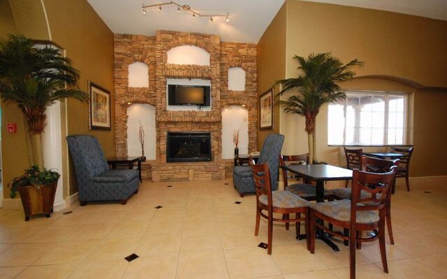 COMFORT INN &amp; SUITES