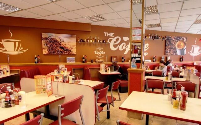 TravelStop #London-Ealing