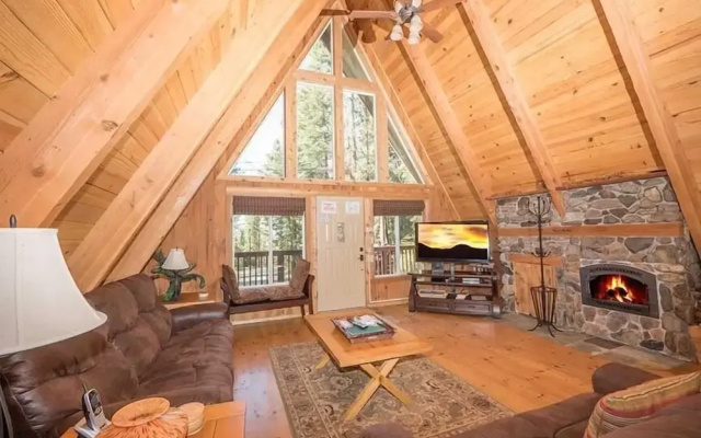 3614 Saddle Road 3 Bedroom Cabin by RedAwning