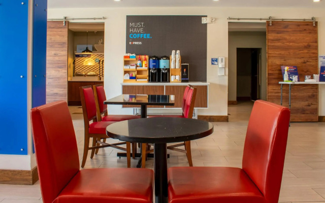 Holiday Inn Express & Suites Yorkville by IHG
