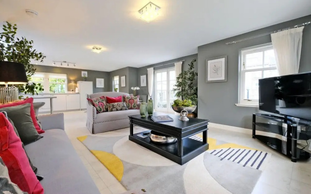 Sensational Aberdeen Home With Furnished Balcony