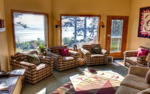 Tyee Lodge Oceanfront B&B