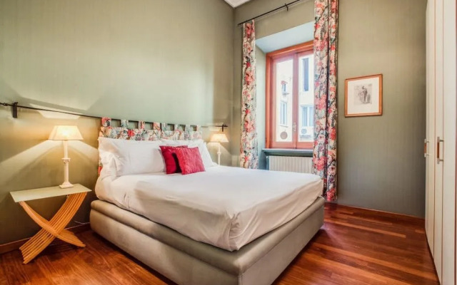 Elegant and Large 2 bed Flat Near P.zza Barberini