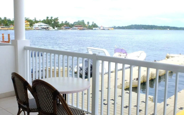 Tropical Suites Hotel