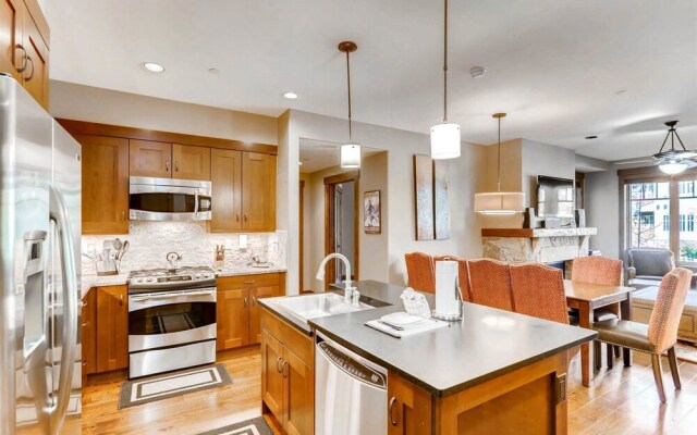 Luxury 3 Bedroom Breckenridge Vacation Rental with Mountain Views Steps from Historic Main Street