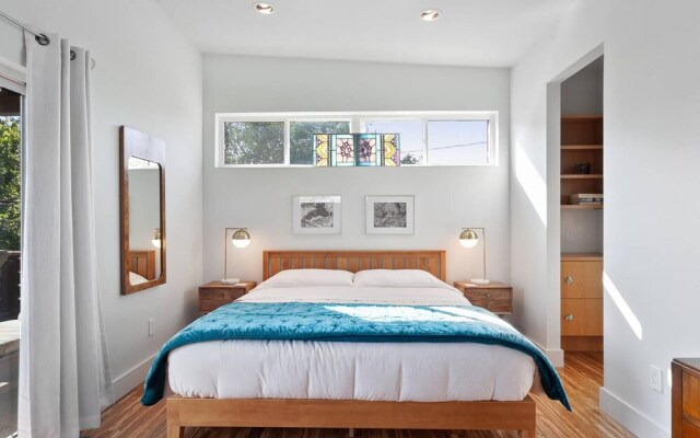 The Local - 2 Blocks to DT Fay - Walk Everywhere!