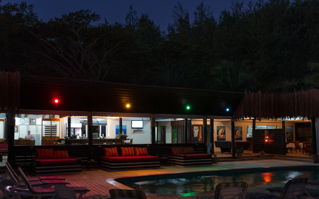 Funky Fish Beach & Surf Resort - Hostel