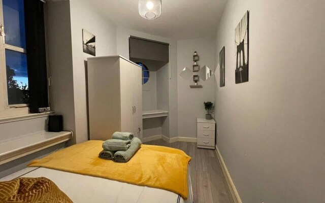 Impeccable 2-bed Apartment by Cardiff City Centre