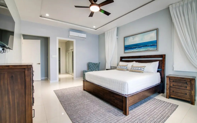 Luxury Oceanfront Villa Fully Staffed Pool Jacuzzi Movie Theatre