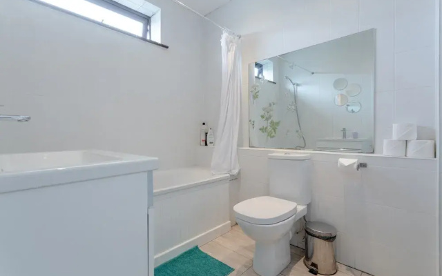 4 Bedroom Mews House in Kensal Rise