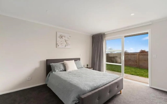 Lakeview Haven - Wharewaka Holiday Home