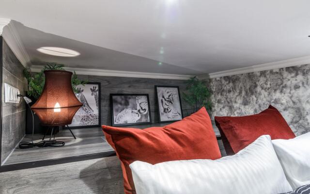 Морошка на набережной Синопская