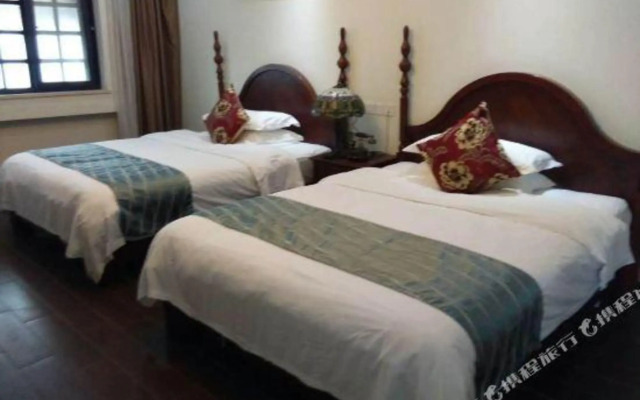 Guanlan Lake Jinglan Hotel (Haikou Guanlan Lake Huayi Feng Xiaogang Film Commune)