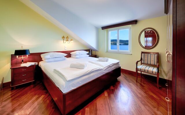 Apartments Donna with Sea View
