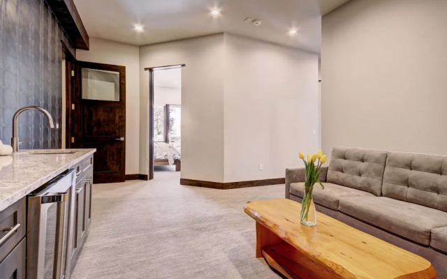 Spruce Ledge 4 Bedrooms 4.5 Bathrooms Townhouse