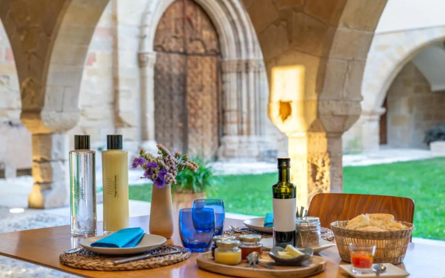 Hospedería Virgen De La Fuente