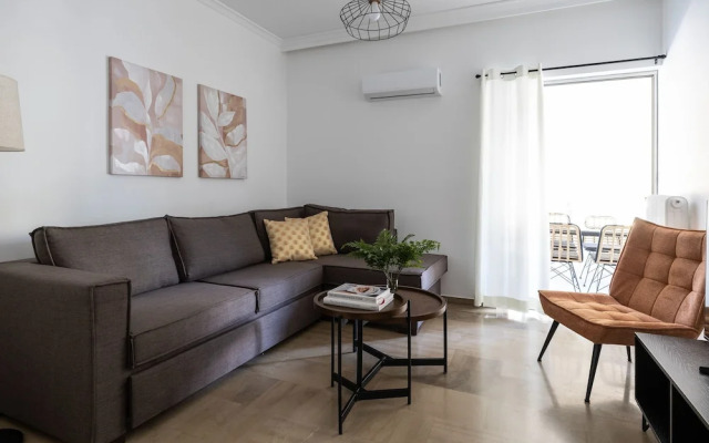 Stylish 1BR Retreat Near Alimos Beach Tram