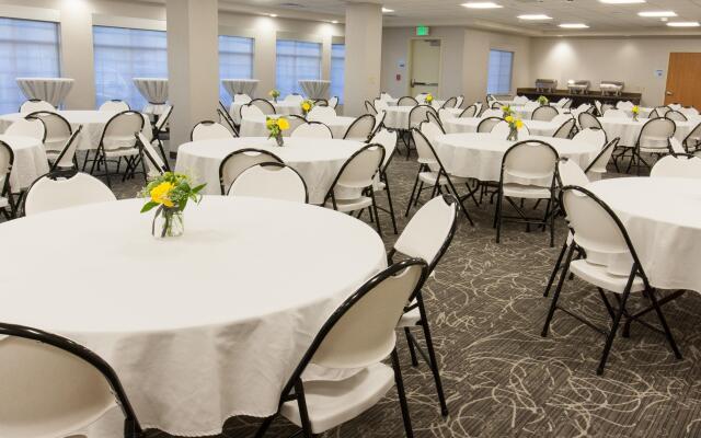 Holiday Inn Express & Suites Cheney by IHG
