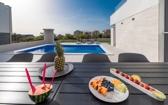 Apartments & Rooms Pool Villas Maris B