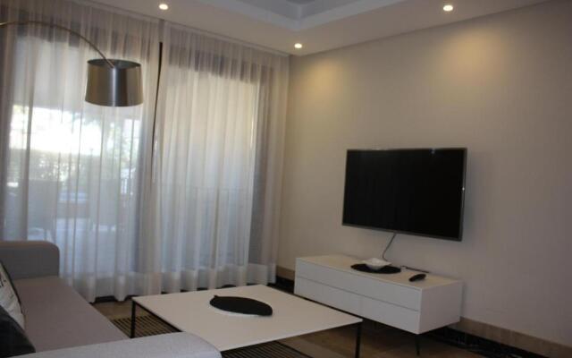 100 - Beach apartment with Private Pool